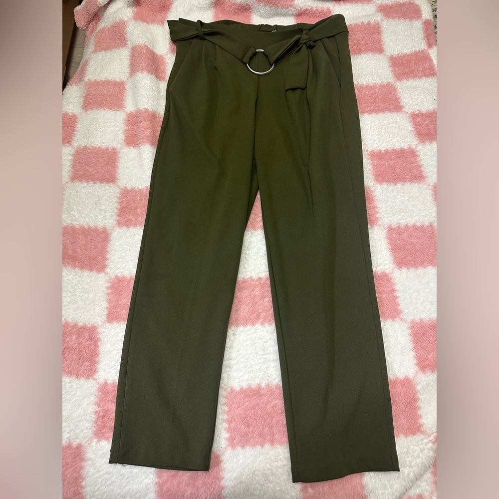 Chic Women's Olive Trousers with Belt